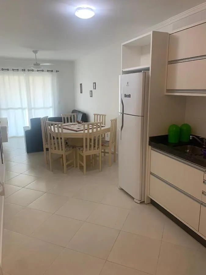 Edificio Vila Toscana ボンビーニャス アパート